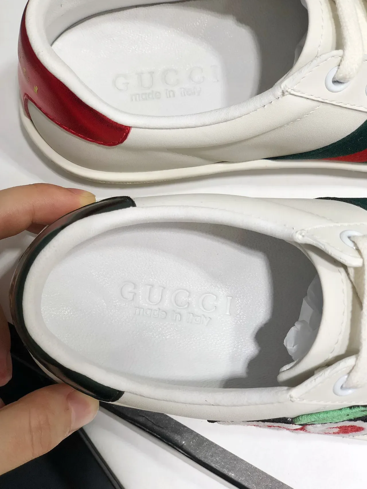 Gucci Ace Sneakers Lifestyle en Cuir Cherry White 2