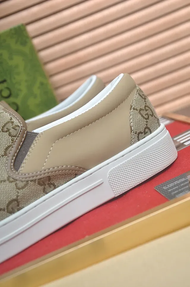 حذاء غوتشي Ace GG Monogram بيج سلايب أون لايف ستايل سنيكرز 2