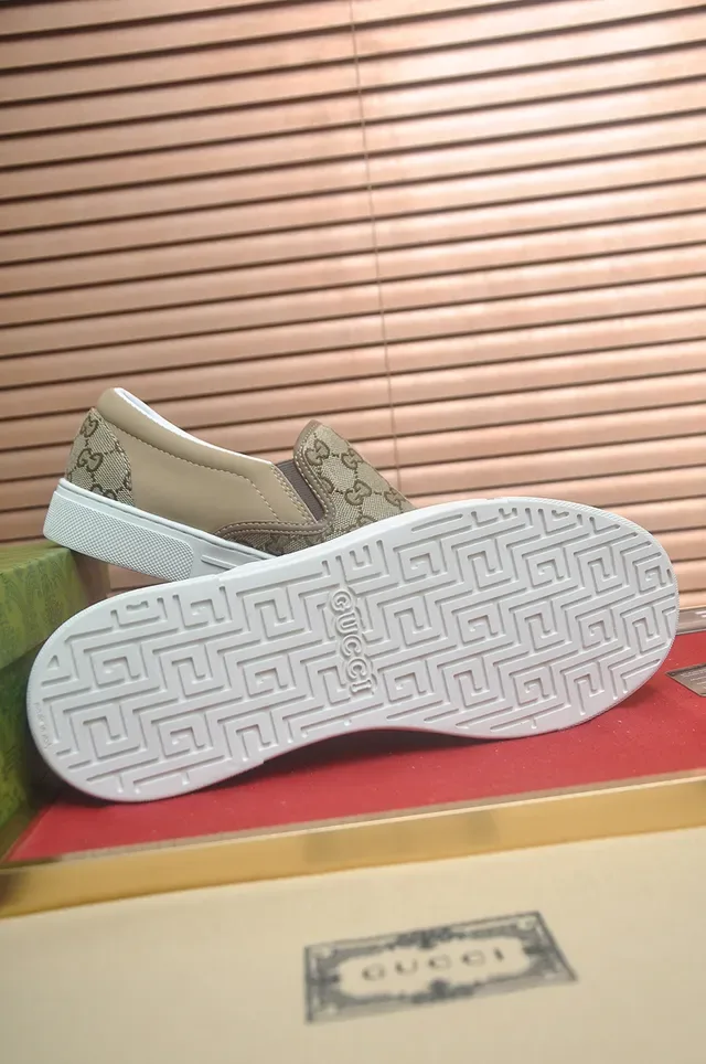حذاء غوتشي Ace GG Monogram بيج سلايب أون لايف ستايل سنيكرز 3