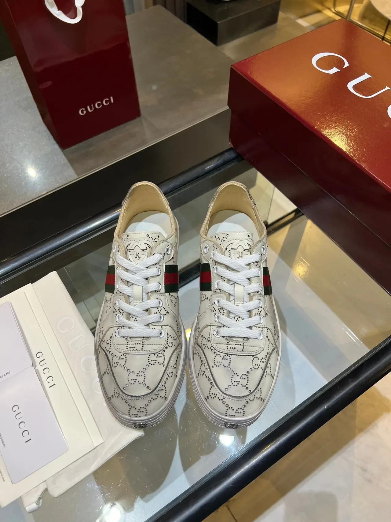 حذاء رياضي Gucci Ace مثقب GG Monogram Web Stripe أسلوب حياة 2