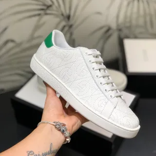 Gucci Ace أبيض وأخضر مطرز مونوغرام سنيكرز لايف ستايل