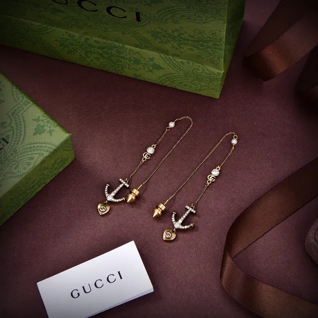 Gucci Anchor Pavé Crystal and Pearl Gold-Tone Necklace 3