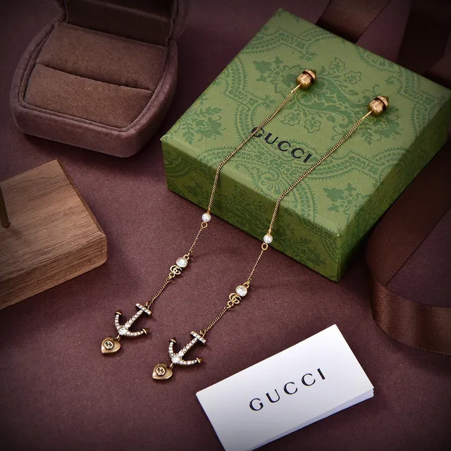 Gucci Anchor Pavé Crystal and Pearl Gold-Tone Necklace 9