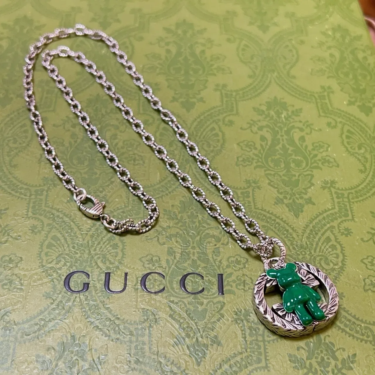 Gucci Colar Motivo Urso Pingente Resina Verde Corrente Prata 4