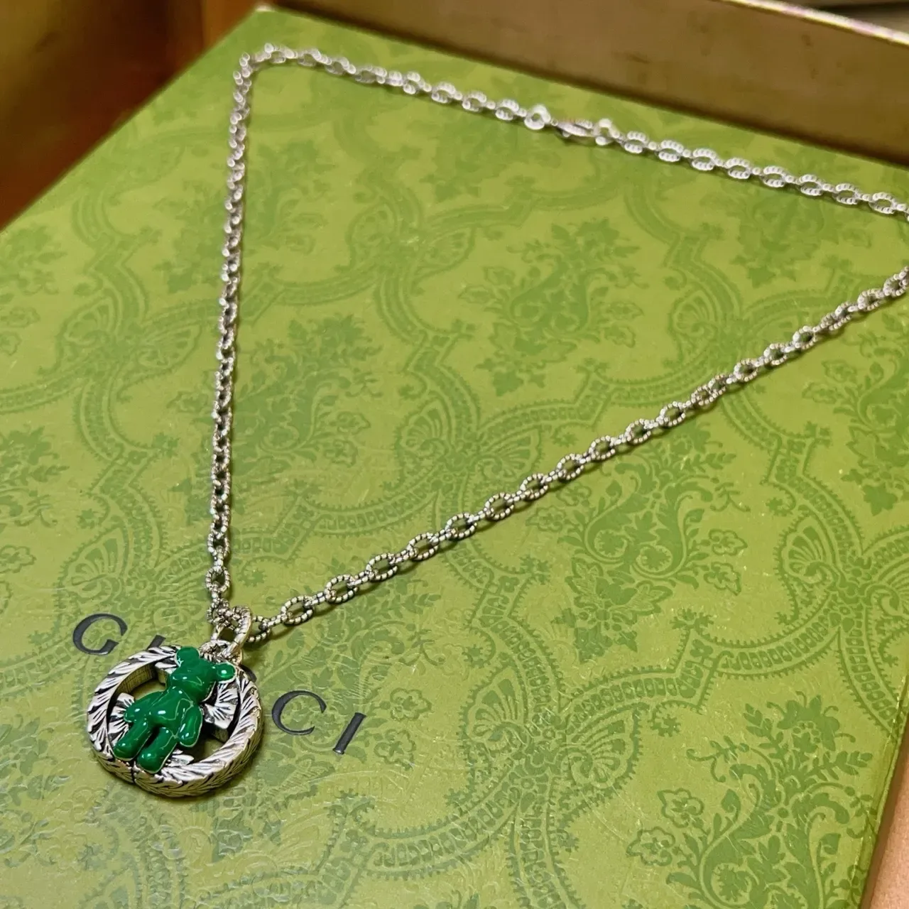 Gucci Colar Motivo Urso Pingente Resina Verde Corrente Prata 9