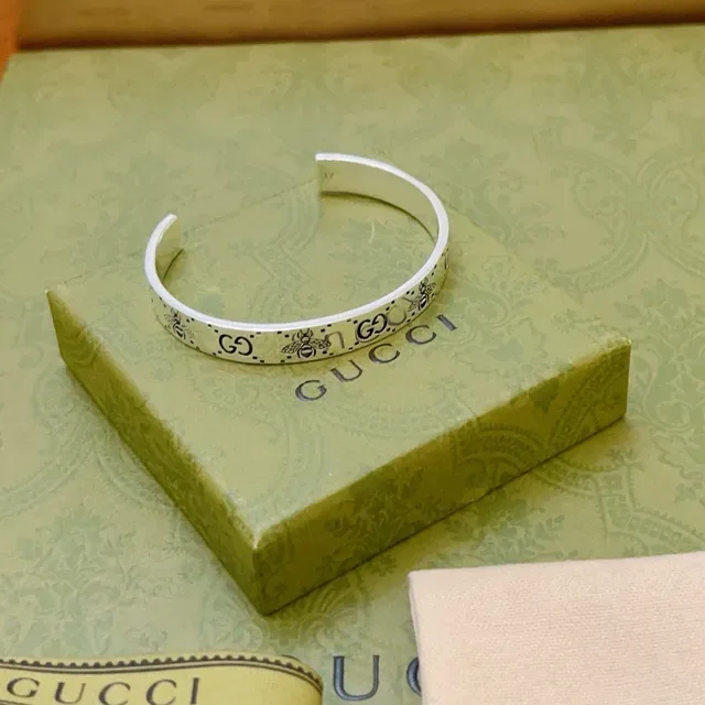 Gucci Bee Motif GG Engraved Open Cuff Bracelet 4