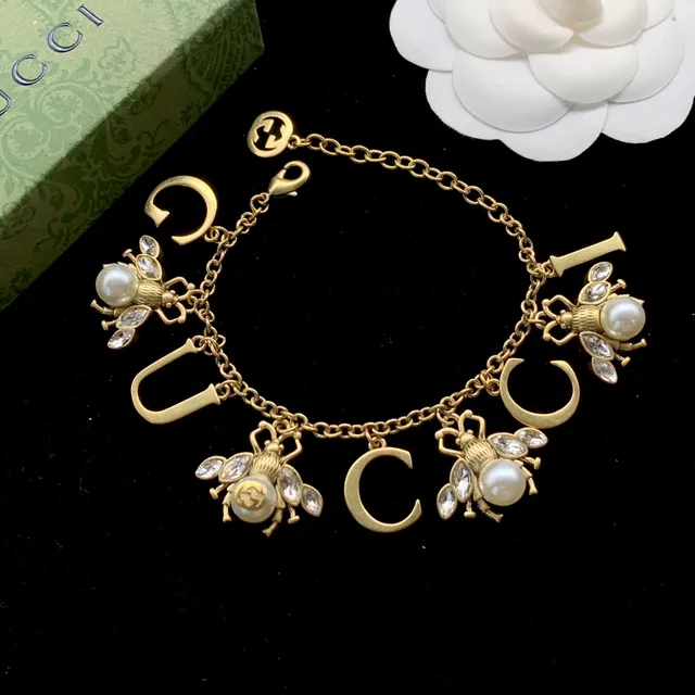 Gucci Bee Motif GUCCI Letter Charm Gold-Tone Bracelet 6