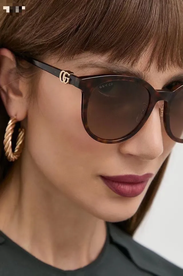 Gucci Lunettes de soleil Monture Acetate Silhouette Yeux de Chat Noir Or 3