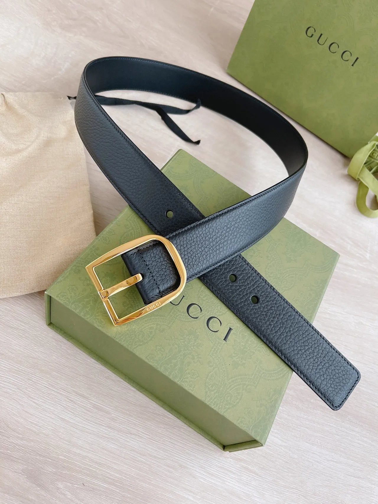 Gucci Black Gold Pebbled Rectangular Buckle Leather Belt 4