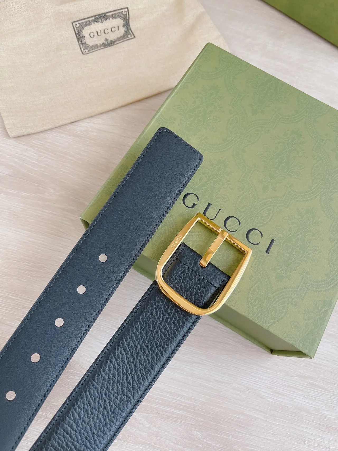 Gucci Black Gold Pebbled Rectangular Buckle Leather Belt 6