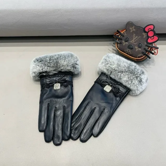 Gucci Black Gray Faux Fur Cuff Leather Gloves 2