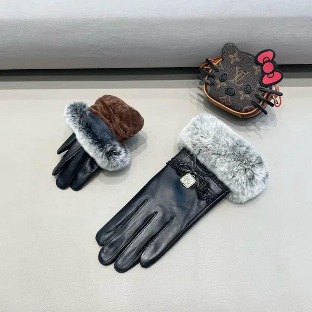 Gucci Black Gray Faux Fur Cuff Leather Gloves 5