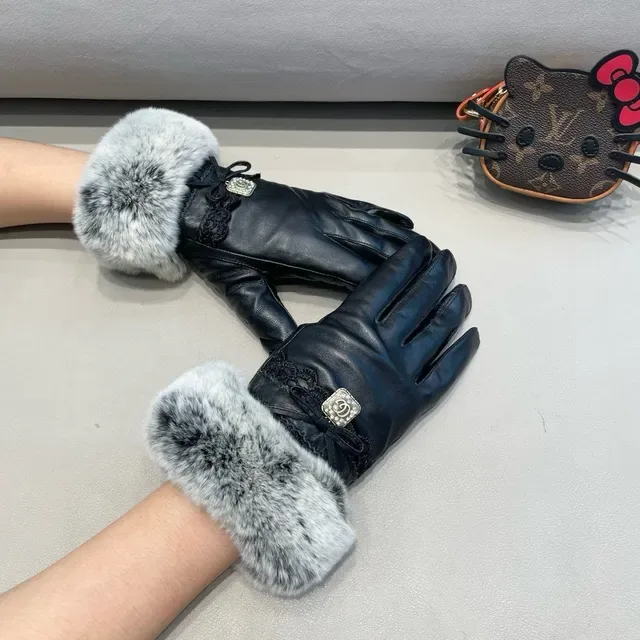 Gucci Black Gray Faux Fur Cuff Leather Gloves 7