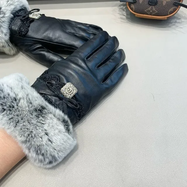 Gucci Black Gray Faux Fur Cuff Leather Gloves 8