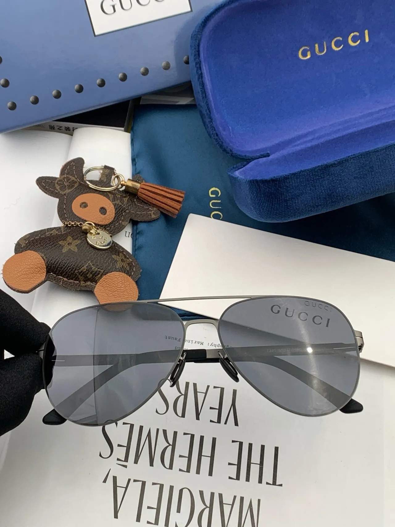 Gucci Lunettes de Soleil Cadre Métallique Noir Gris Fin Silhouette Aviateur-Inspirée 4