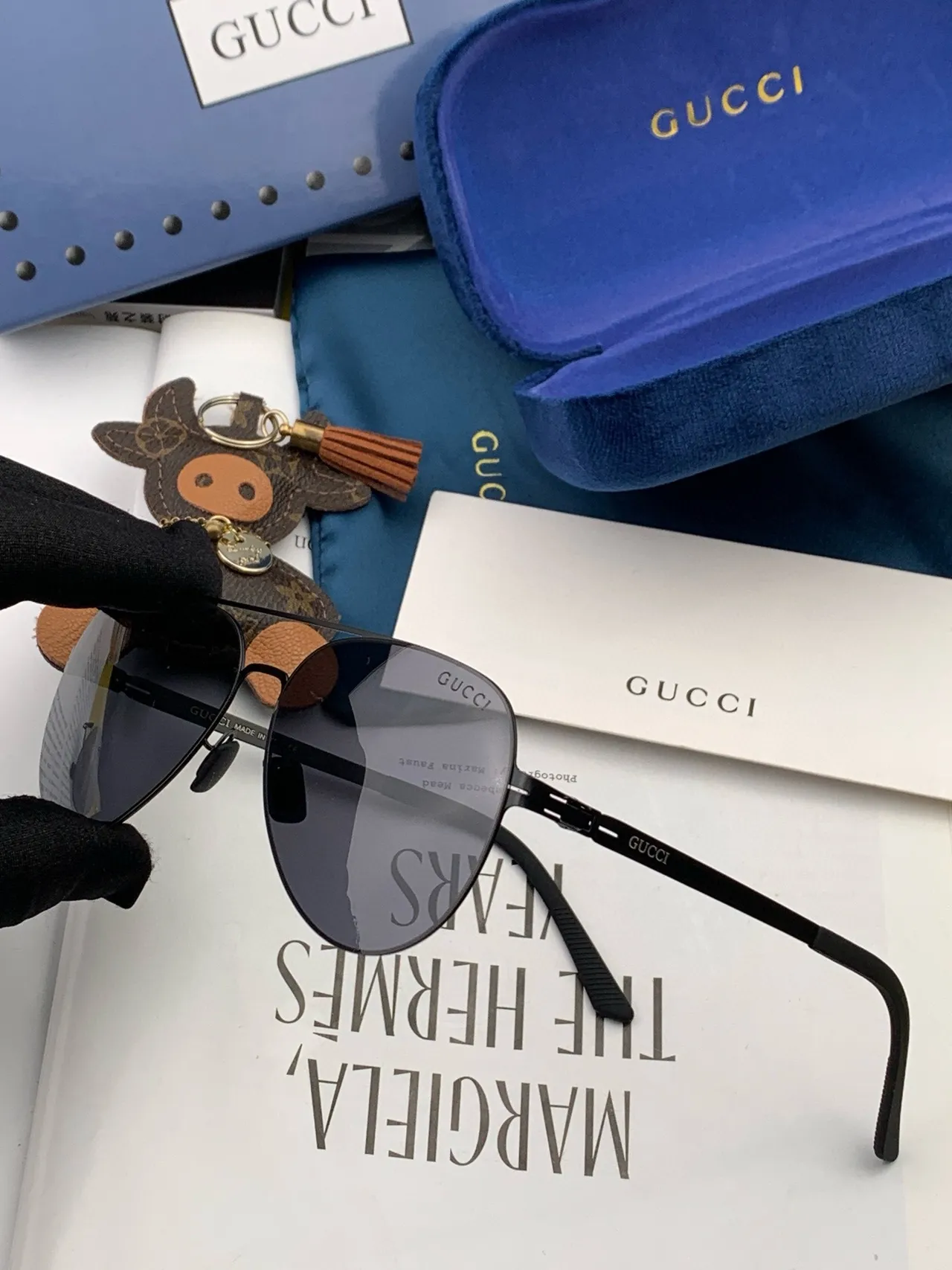 Gucci Lunettes de Soleil Cadre Métallique Noir Gris Fin Silhouette Aviateur-Inspirée 9