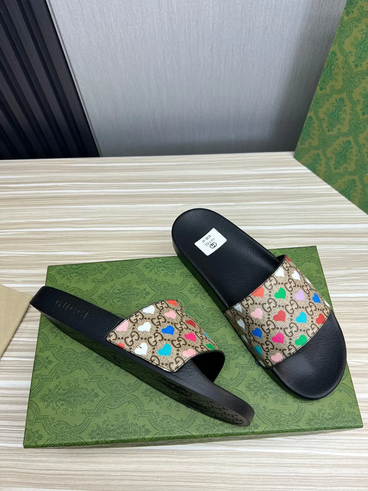 Gucci Black Multicolor GG Monogram Canvas Strap Heart Print Slippers 6