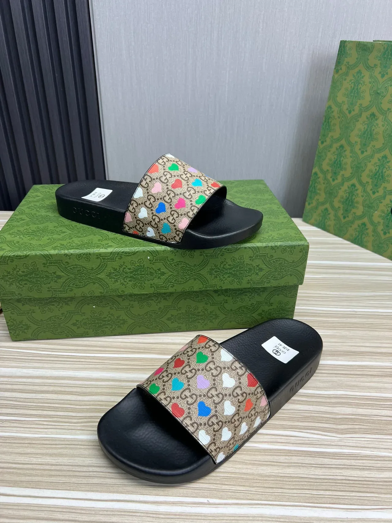 Gucci Black Multicolor GG Monogram Canvas Strap Heart Print Slippers 8