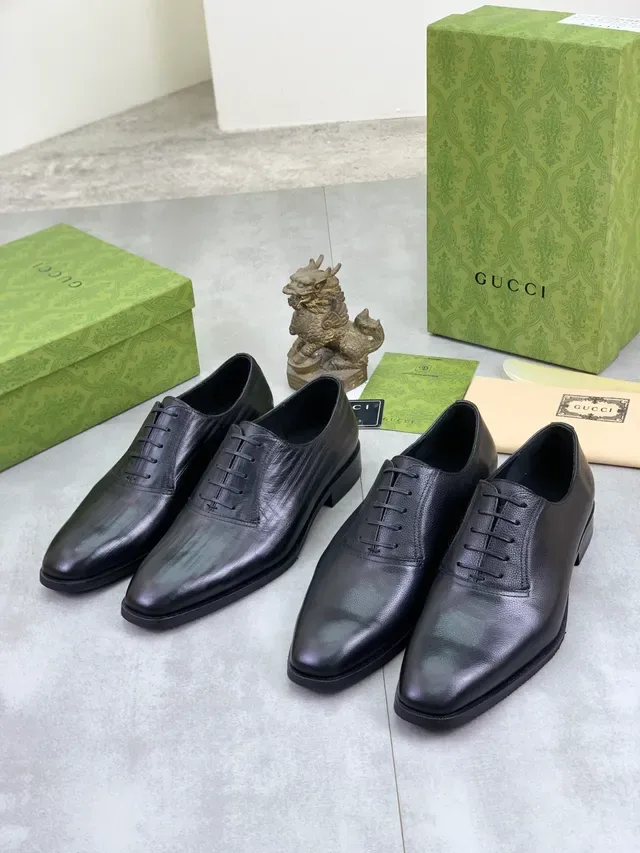 Gucci Sapatos Oxford Preto Texturizados com Ponta de Tacão 2
