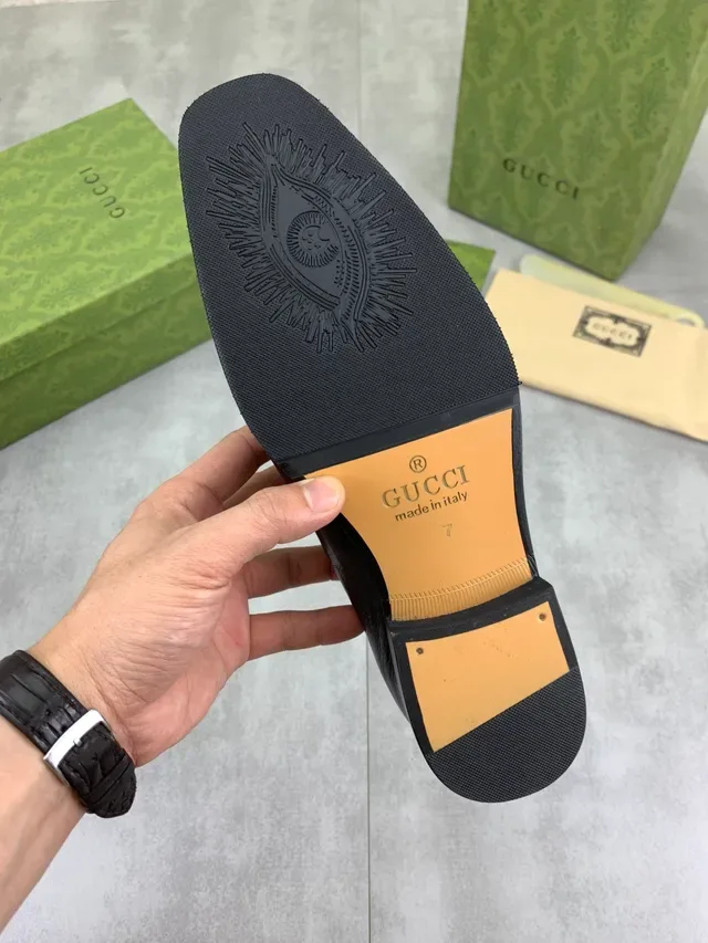 Gucci Sapatos Oxford Preto Texturizados com Ponta de Tacão 3