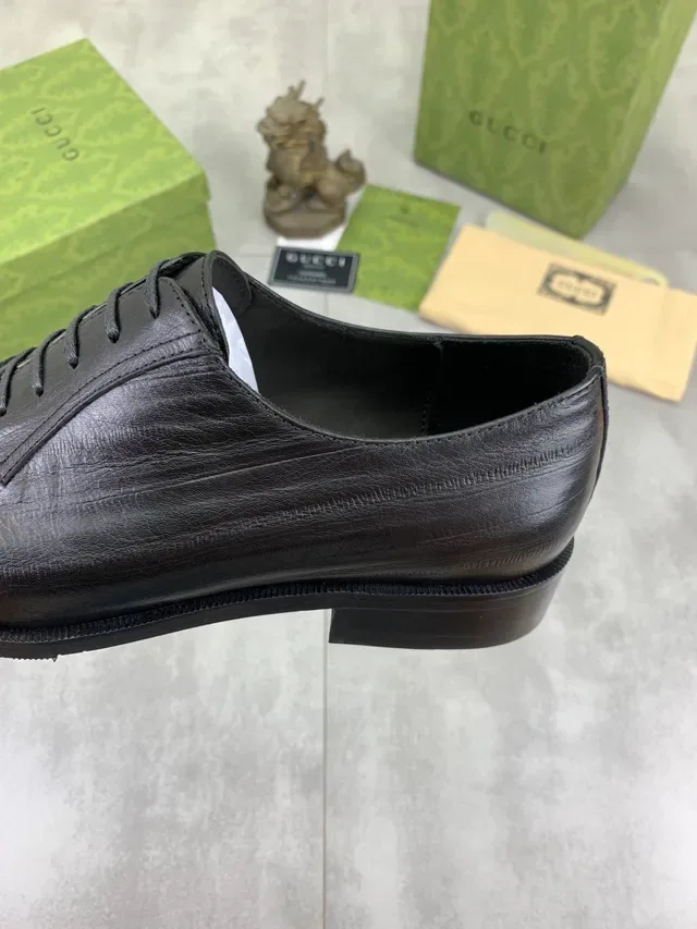 Gucci Sapatos Oxford Preto Texturizados com Ponta de Tacão 4