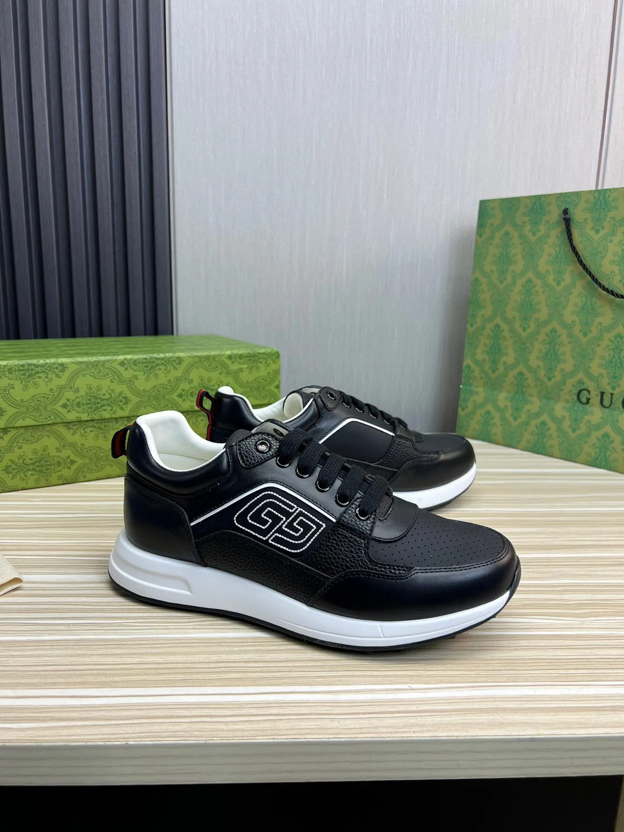 Gucci Black White Leather And Perforated Upper Interlocking GG Logo Lifestyle Sneakers 2