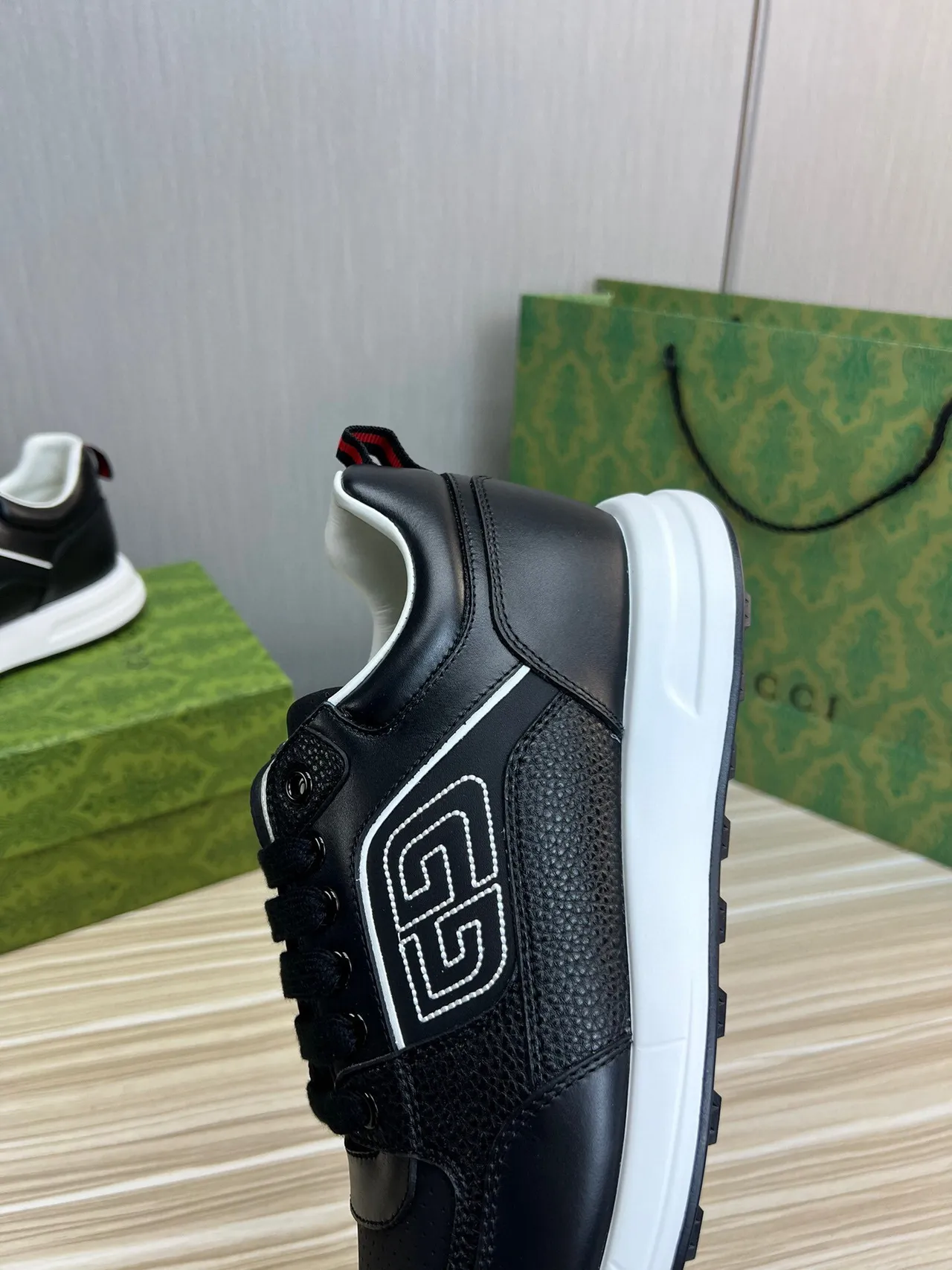 Gucci Black White Leather And Perforated Upper Interlocking GG Logo Lifestyle Sneakers 8