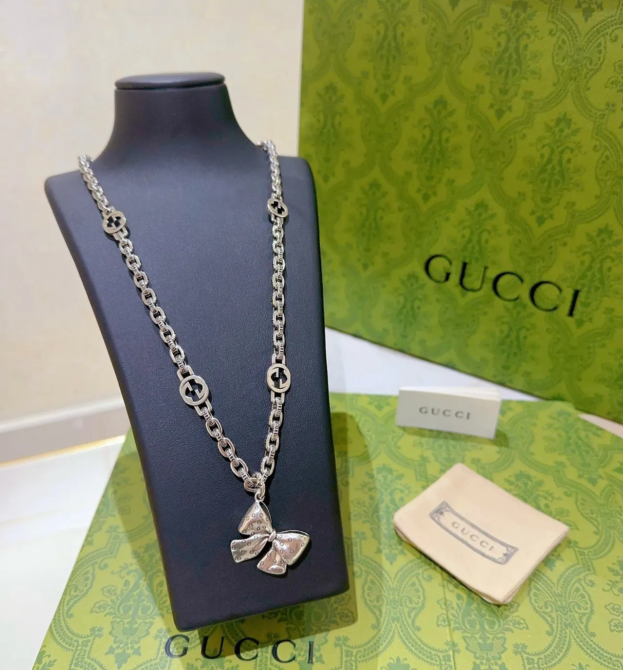 Gucci Bow Interlocking G-Link Silver-Tone Necklace 4