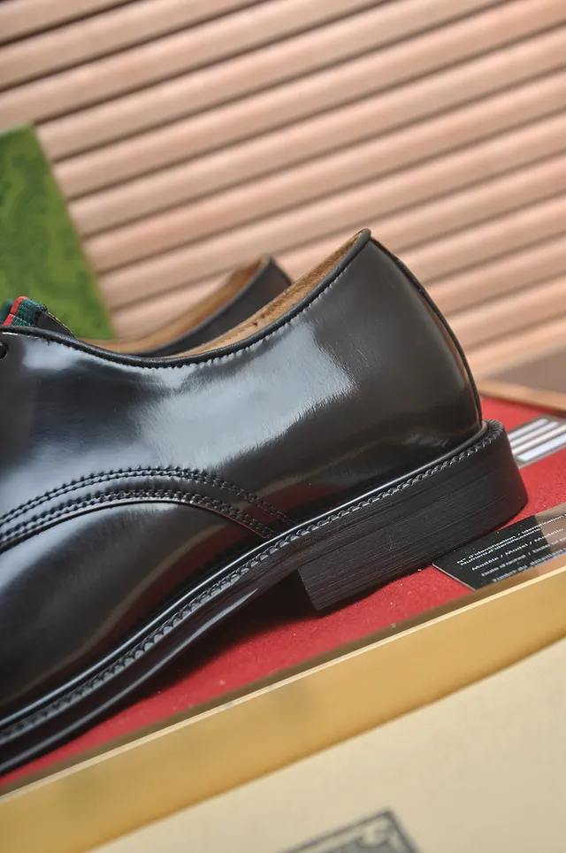 Gucci Chaussures Oxford en Cuir Poli avec Cap-Toe Couleur Beige Marron 2