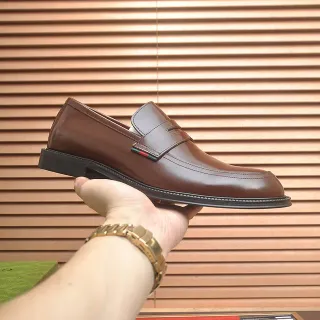 Gucci 棕色和黑色 Penny Moc-Toe Loafer