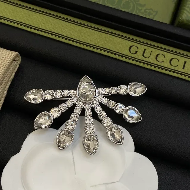Gucci Crystal Fan-Shaped Interlocking G Brooch 4