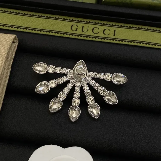 Gucci Crystal Fan-Shaped Interlocking G Brooch 6