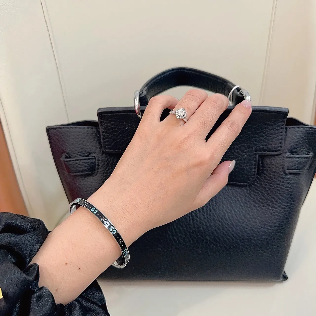Gucci Enamel GG Motif Black and Teal Hinged Bangle Bracelet 8