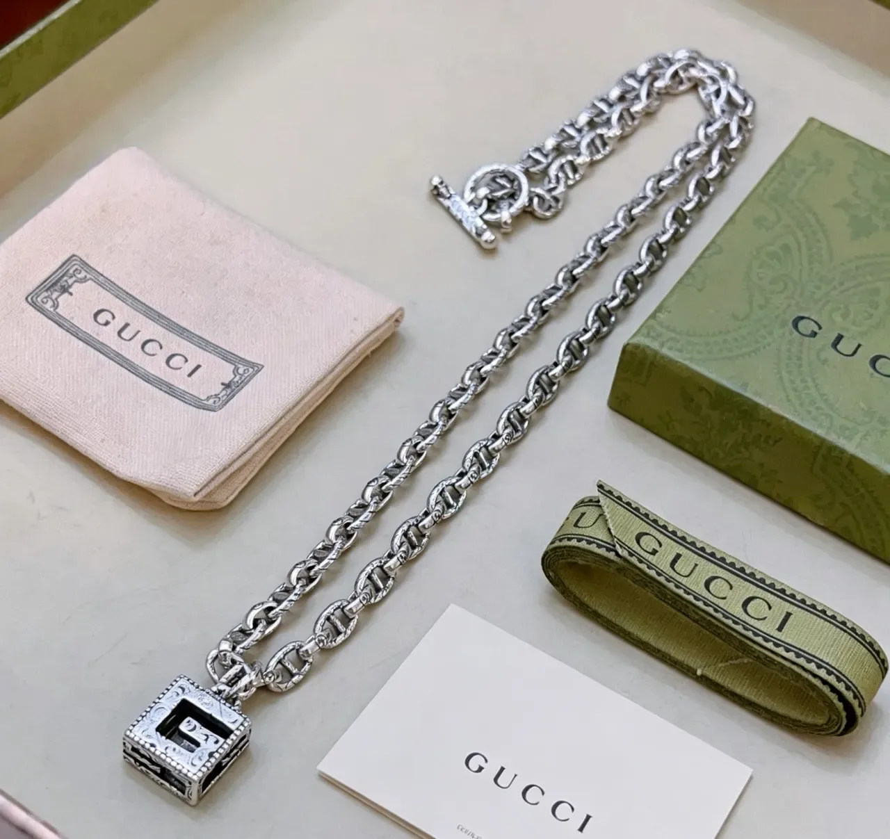 Gucci G-Link Silver Beige Chunky Chain Ornate Square Pendant Necklace 3