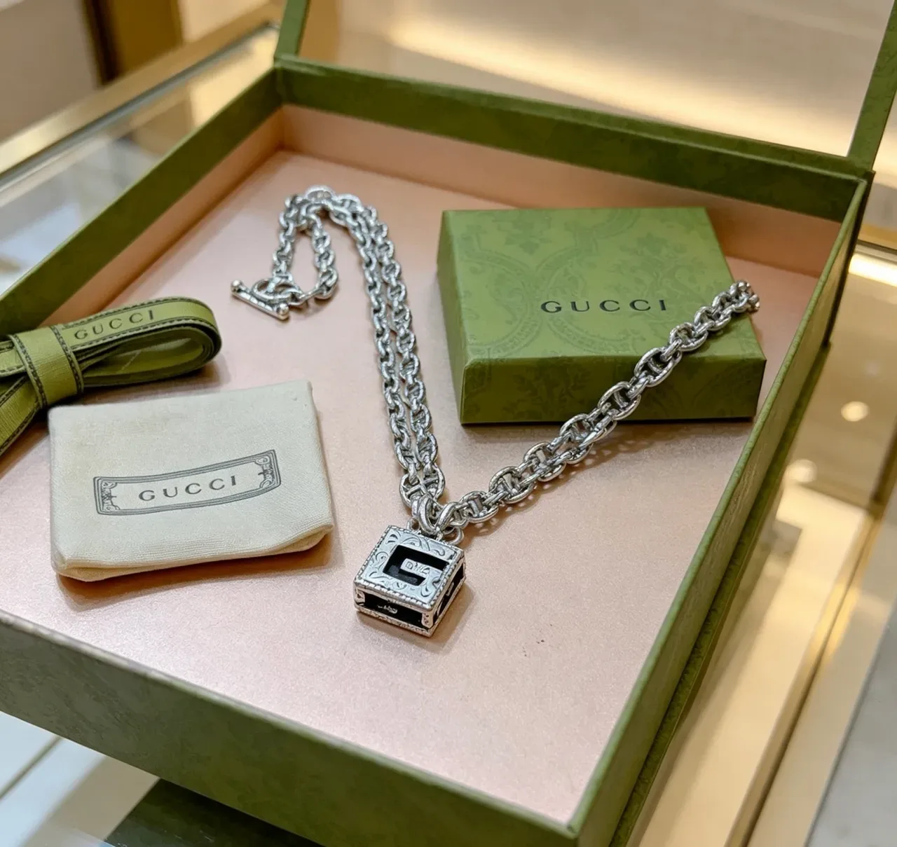 Gucci G-Link Silver Beige Chunky Chain Ornate Square Pendant Necklace 5