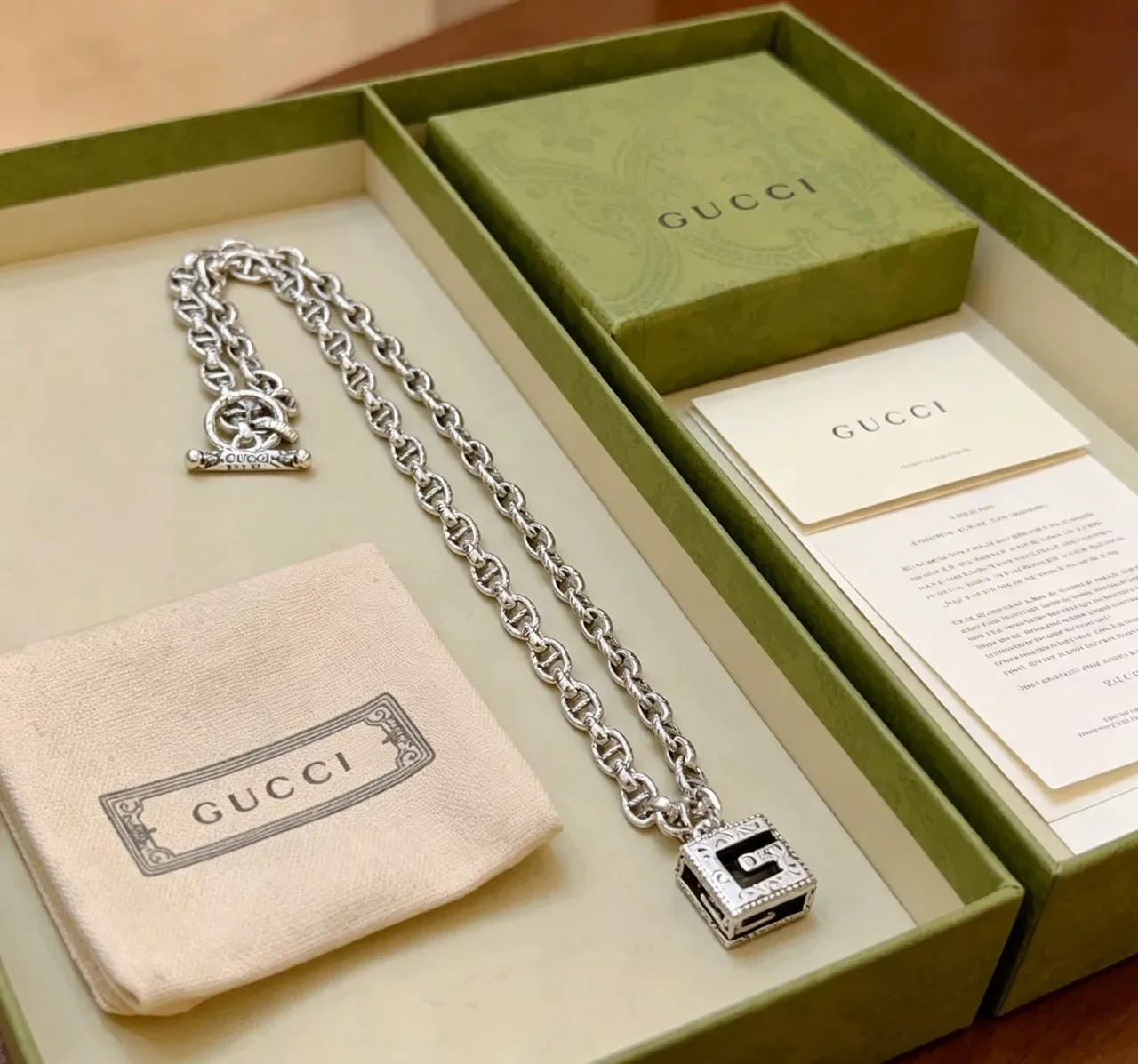Gucci G-Link Silver Beige Chunky Chain Ornate Square Pendant Necklace 8