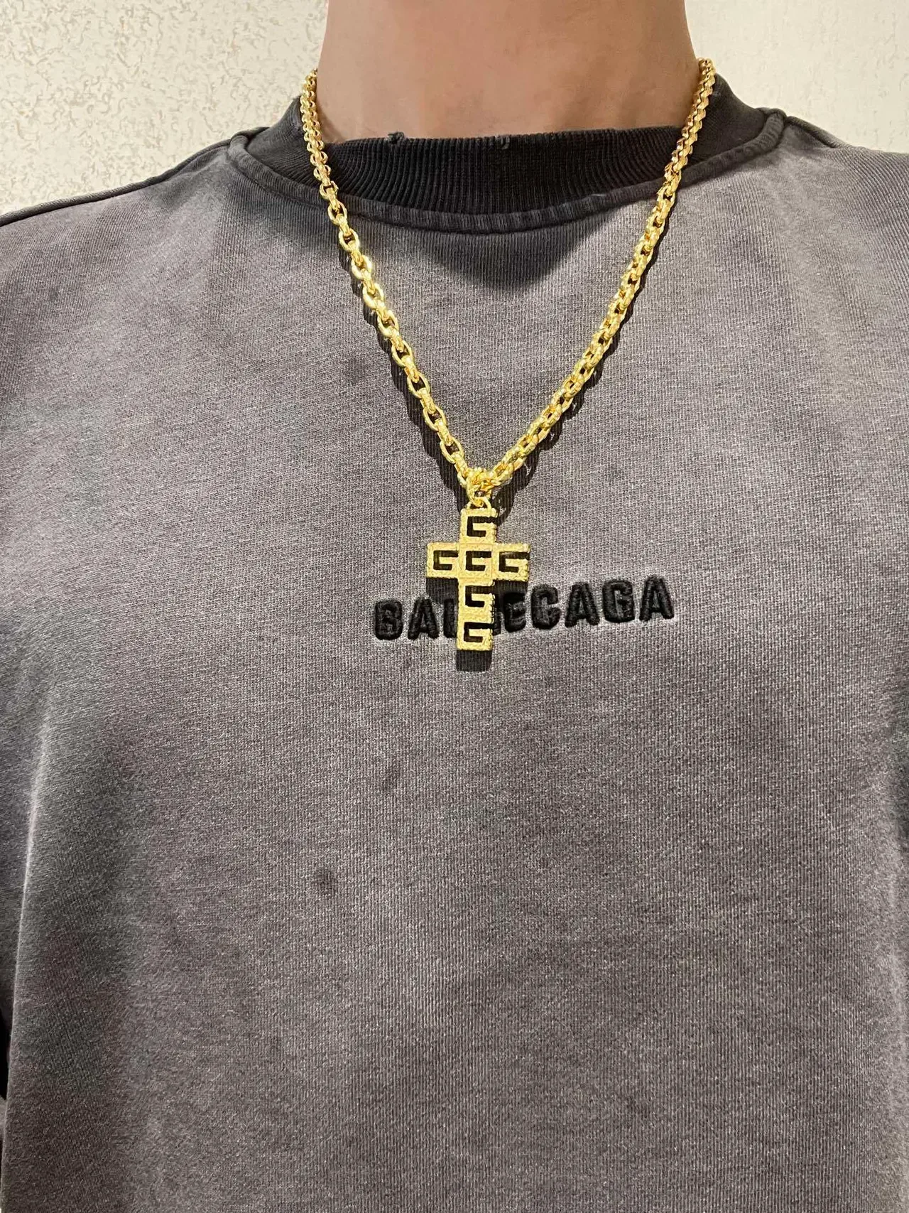 Gucci GG Pendentif Croix Collier Chaîne Dorée 2
