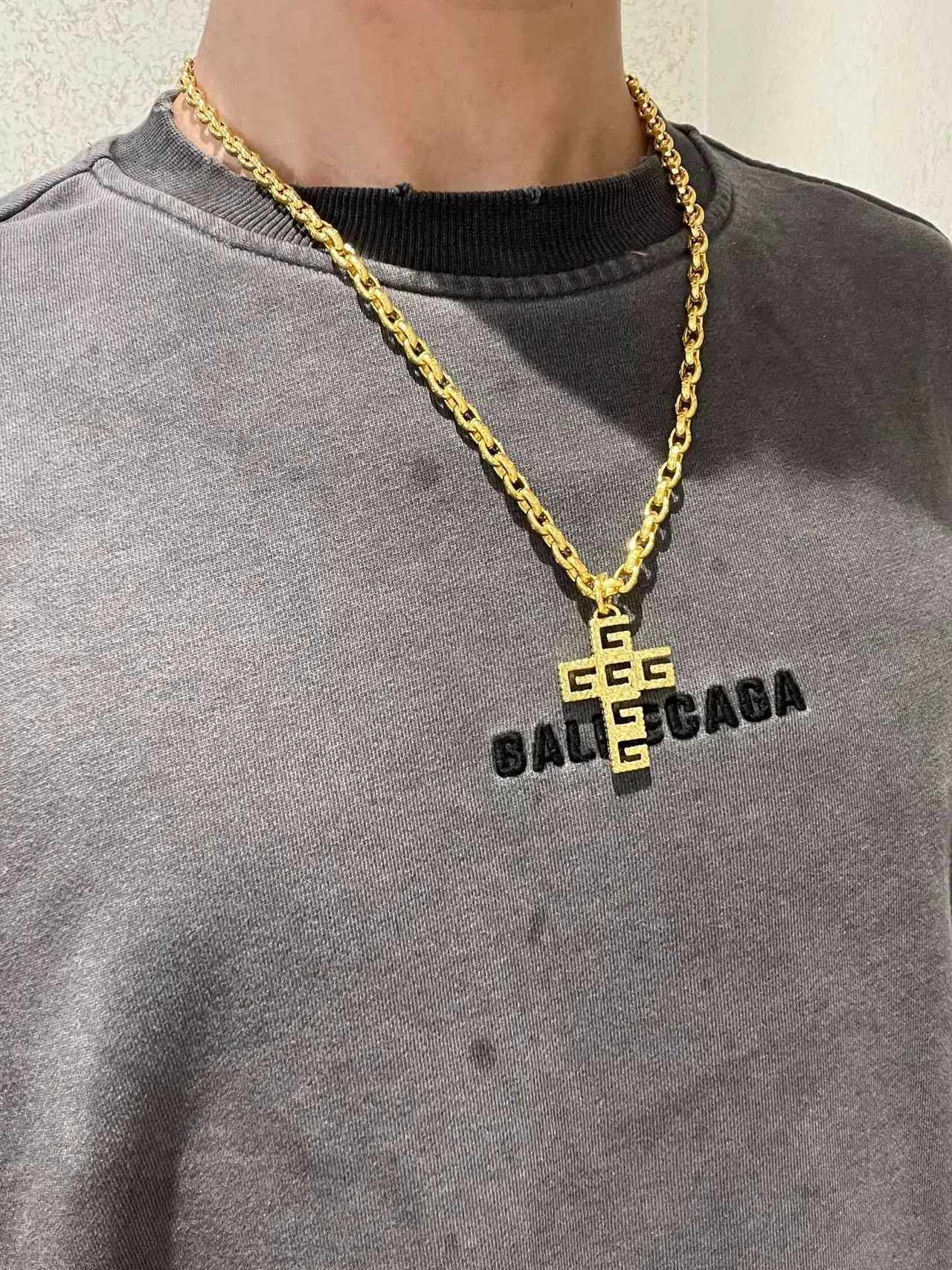 Gucci GG Pendentif Croix Collier Chaîne Dorée 5