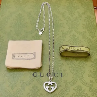 Gucci GG Heart Interlocking G قلادة لون فضي