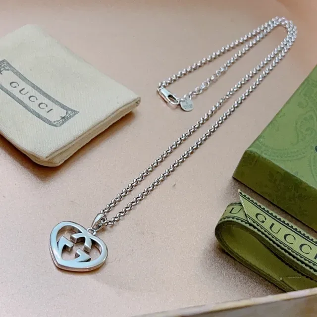 Gucci GG Heart Interlocking G Silver-Tone Necklace 3