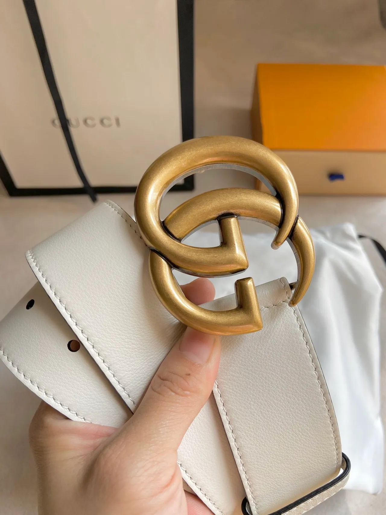 Gucci GG Marmont 米色 镀金 互锁 G 扣 光滑皮革带 2