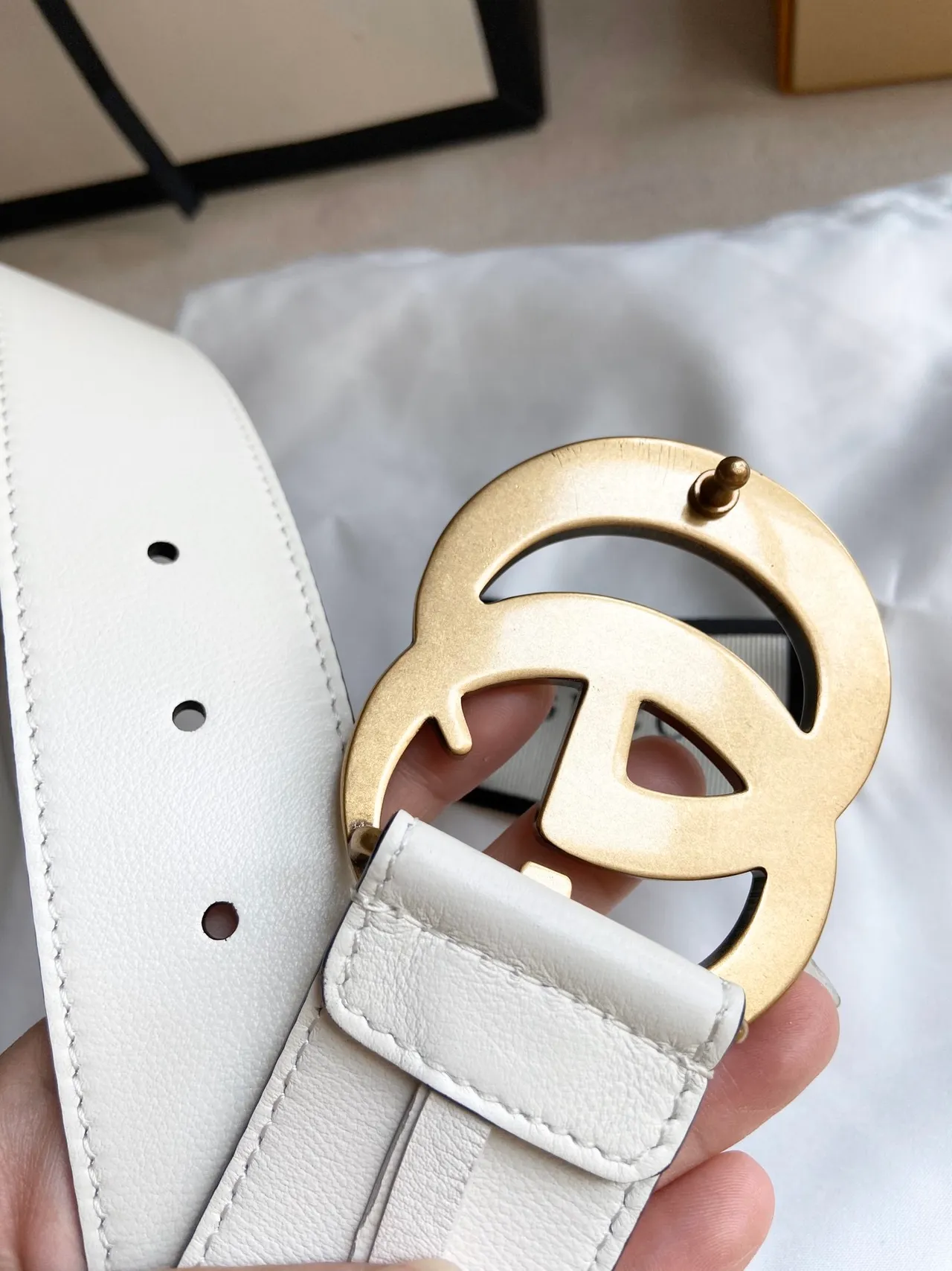 Gucci GG Marmont 米色 镀金 互锁 G 扣 光滑皮革带 3