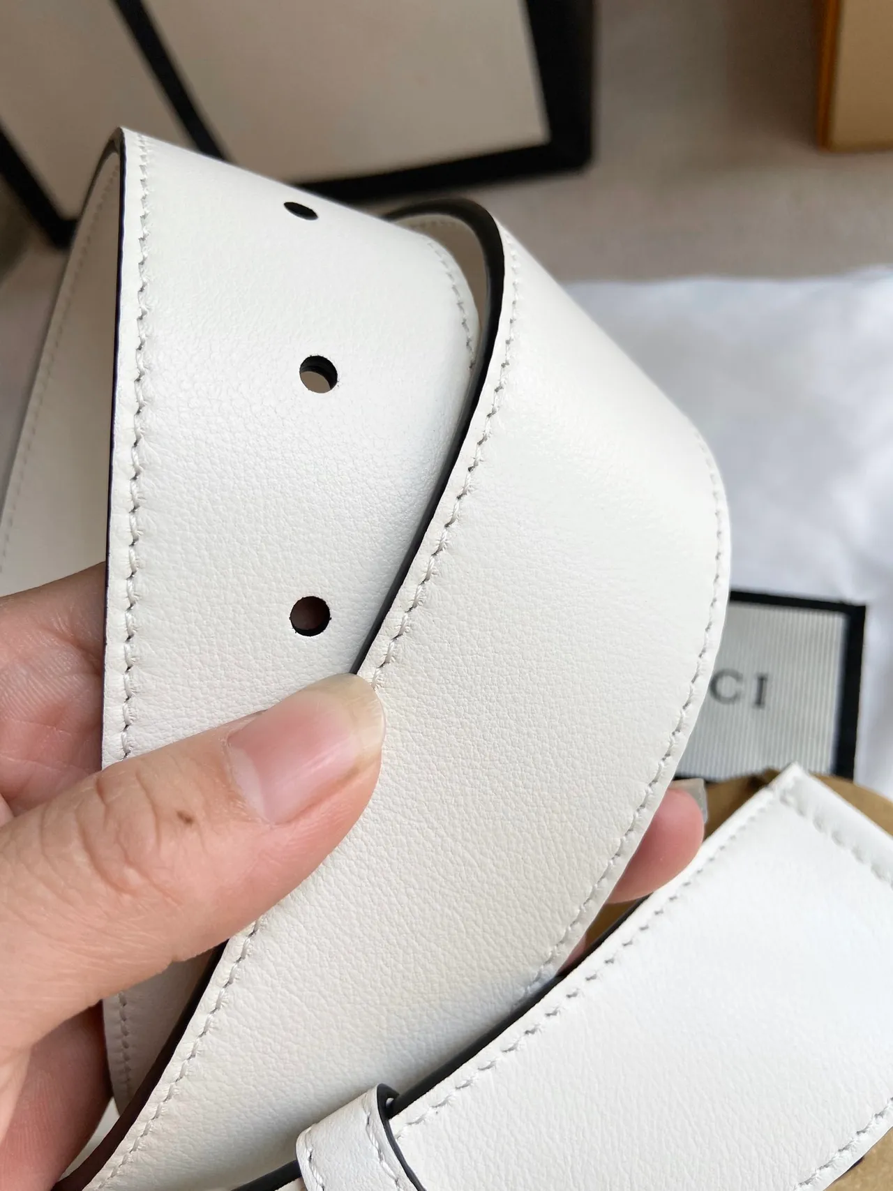 Gucci GG Marmont 米色 镀金 互锁 G 扣 光滑皮革带 4