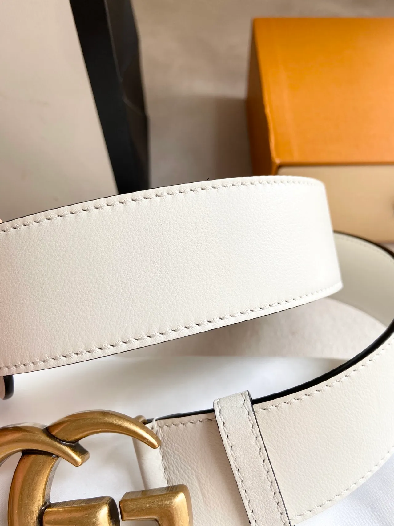 Gucci GG Marmont 米色 镀金 互锁 G 扣 光滑皮革带 6