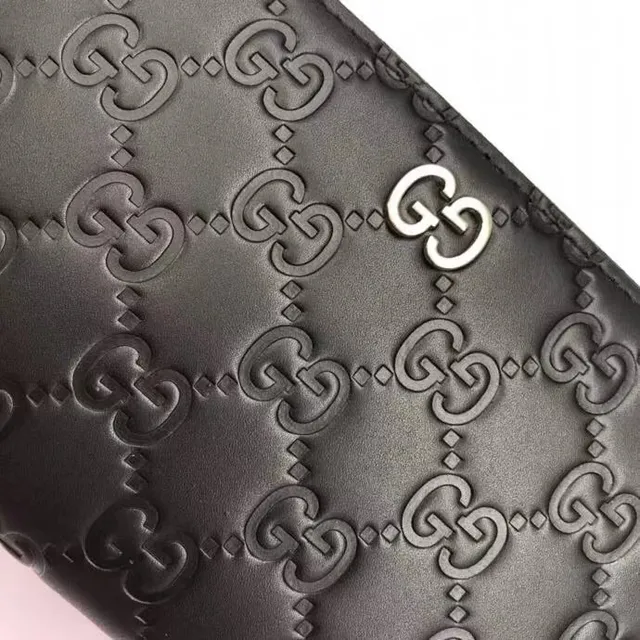 Carteira longa Gucci GG Marmont preta com monograma GG embossado e zíper 3