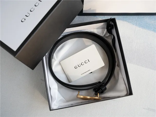 Gucci GG Marmont Noir et or Interlocking G Buckle Ceinture en cuir lisse 3