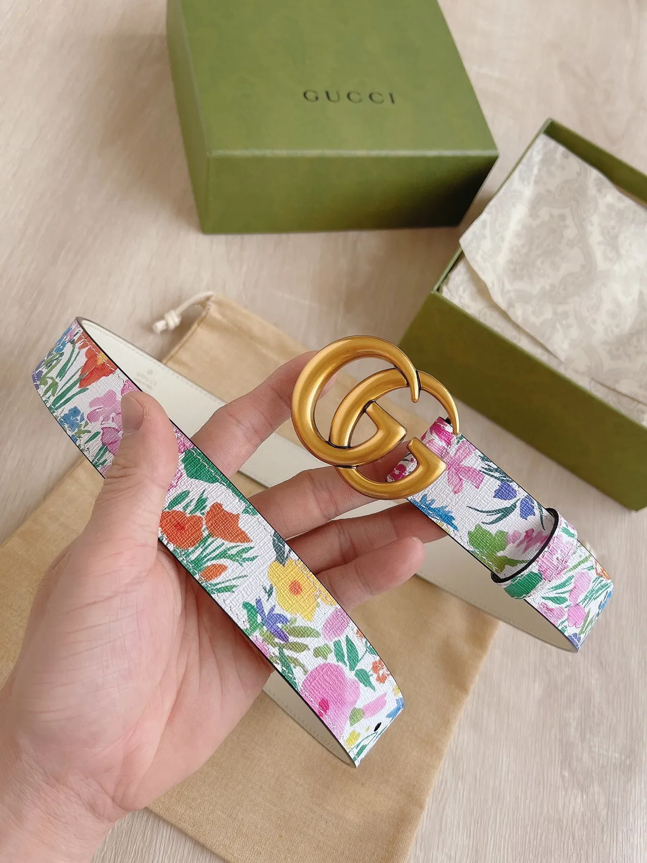 Gucci GG Marmont Cinto de couro branco com estampado floral 3