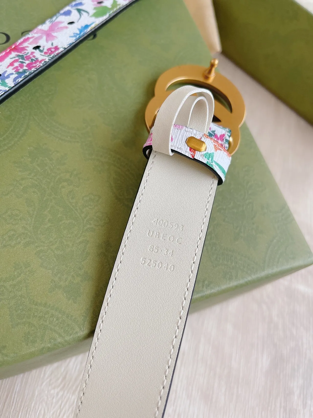 Gucci GG Marmont Cinto de couro branco com estampado floral 4