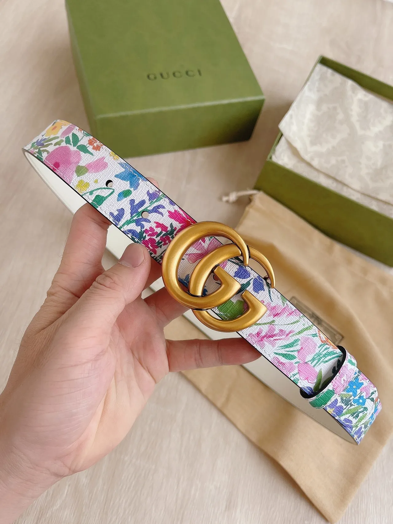 Gucci GG Marmont Cinto de couro branco com estampado floral 7