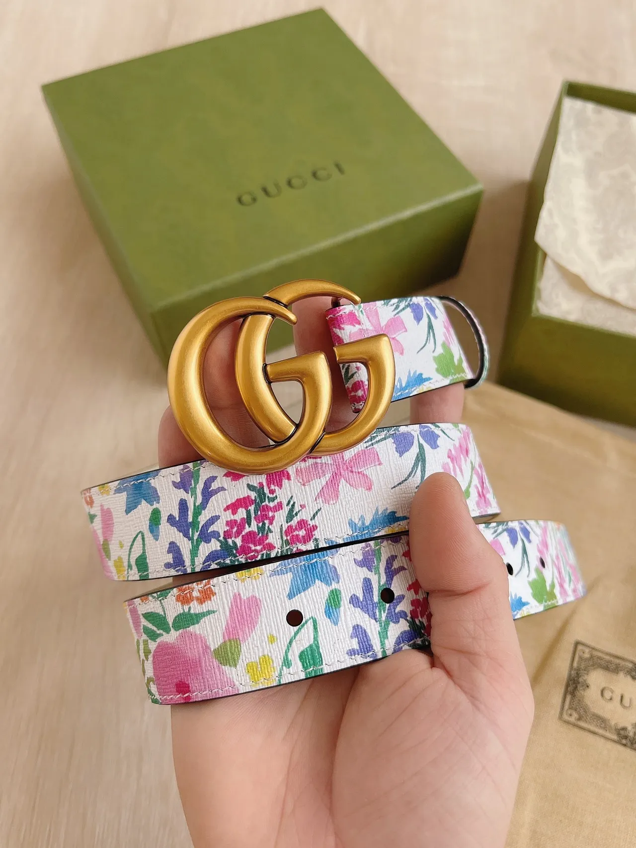 Gucci GG Marmont Cinto de couro branco com estampado floral 8